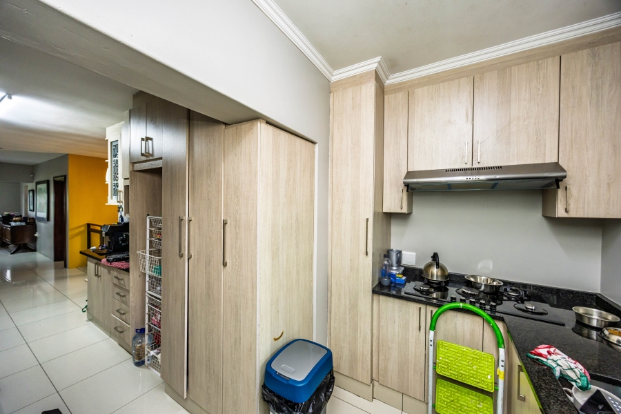 To Let 5 Bedroom Property for Rent in Cove Rock Eastern Cape